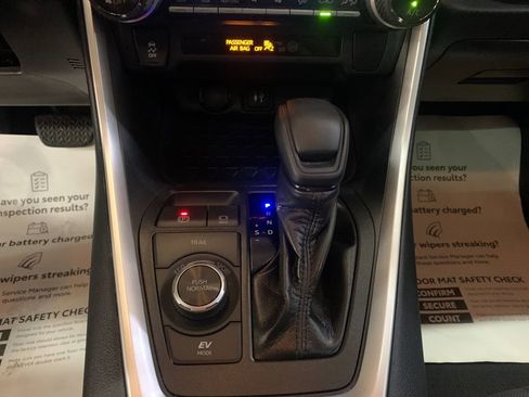 Used 2019 Toyota RAV4 XLE AWD/4WD image 26