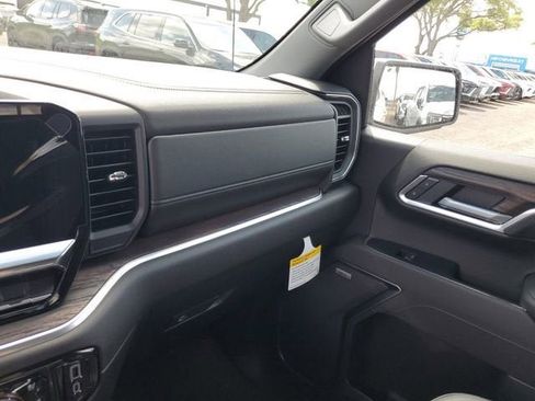 New 2026 GMC Sierra 1500 SLT image 28