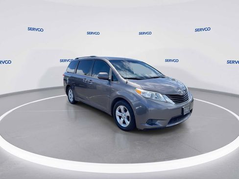 Used 2013 Toyota Sienna LE FWD image 2
