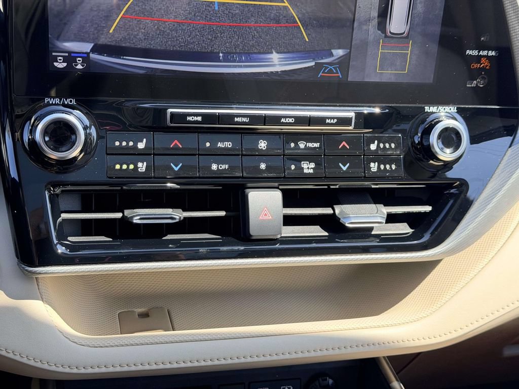 Used 2022 Toyota Highlander Platinum AWD/4WD image 5