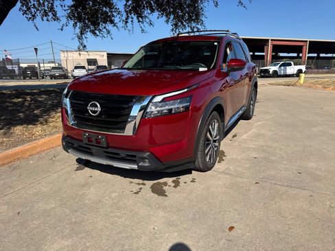 Used 2022 Nissan Pathfinder Platinum w/ Cargo Package FWD image 1