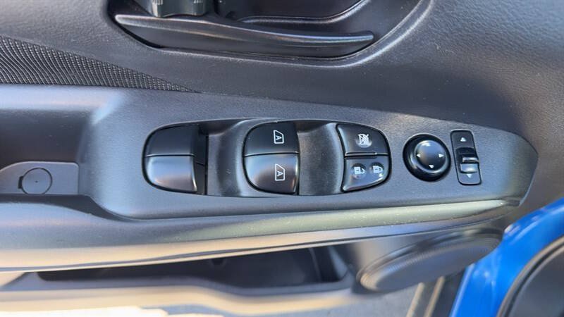 Used 2021 Nissan Kicks S FWD image 12
