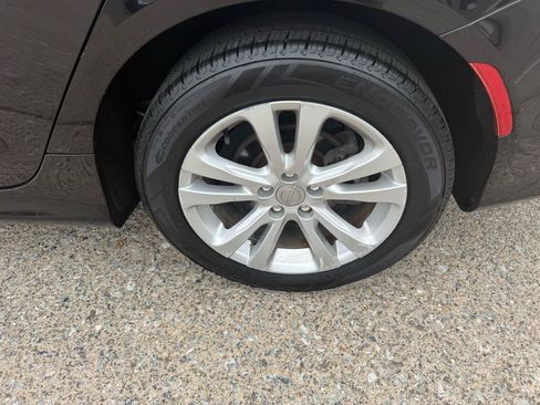 Used 2015 Chrysler 200 Limited FWD image 21