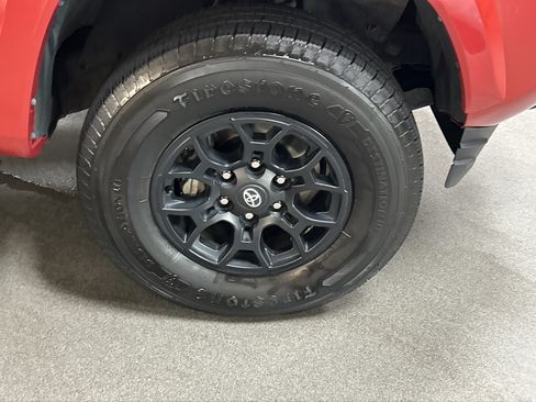 Used 2022 Toyota Tacoma SR5 w/ Technology Package RWD image 13
