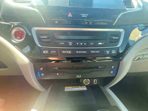 Used 2020 Honda Pilot Elite image 22