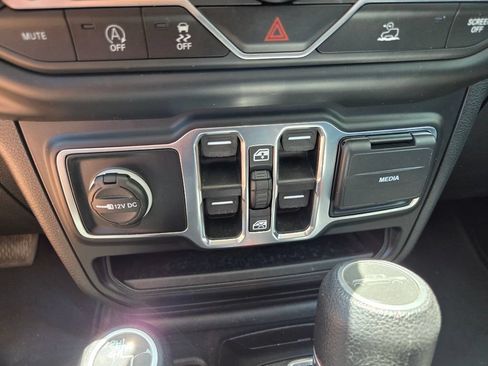 Used 2021 Jeep Gladiator Overland AWD/4WD image 30