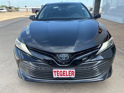 Used 2019 Toyota Camry XLE w/ Driver Assist Package FWD image 2
