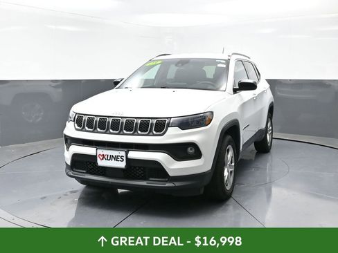 Used 2023 Jeep Compass Latitude image 8