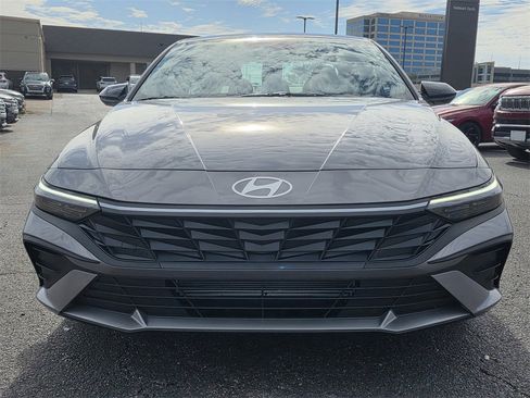 Certified 2025 Hyundai Elantra Sport image 2