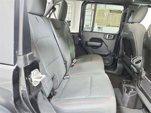 Used 2025 Jeep Wrangler Unlimited Rubicon image 37