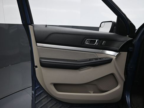 Used 2018 Ford Explorer FWD image 16