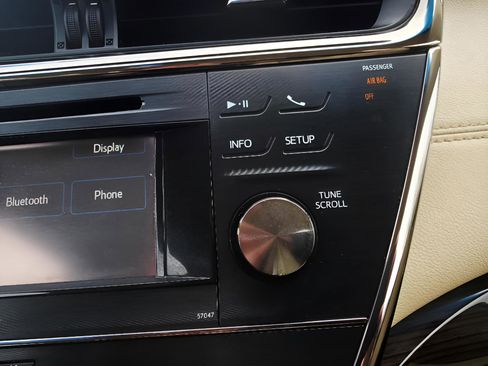 Used 2013 Toyota Avalon XLE image 32