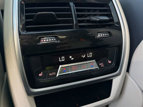 Used 2019 BMW X7 xDrive40i w/ Premium Package AWD/4WD image 35