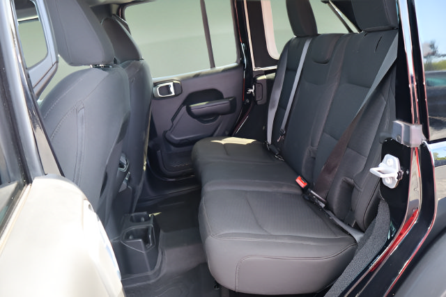 Used 2023 Jeep Wrangler Unlimited Sport AWD/4WD image 36