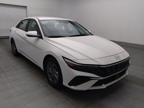 Used 2024 Hyundai Elantra SEL FWD image 13