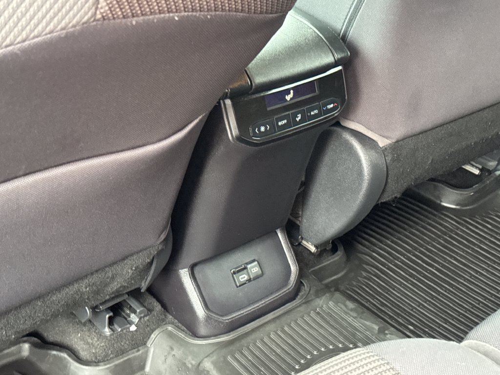 Used 2023 Toyota Highlander LE FWD image 40