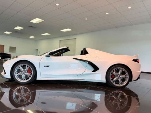 Used 2023 Chevrolet Corvette Stingray Premium Conv w/ Z51 Performance Package RWD image 16