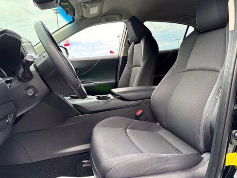 Used 2022 Toyota Venza LE image 47