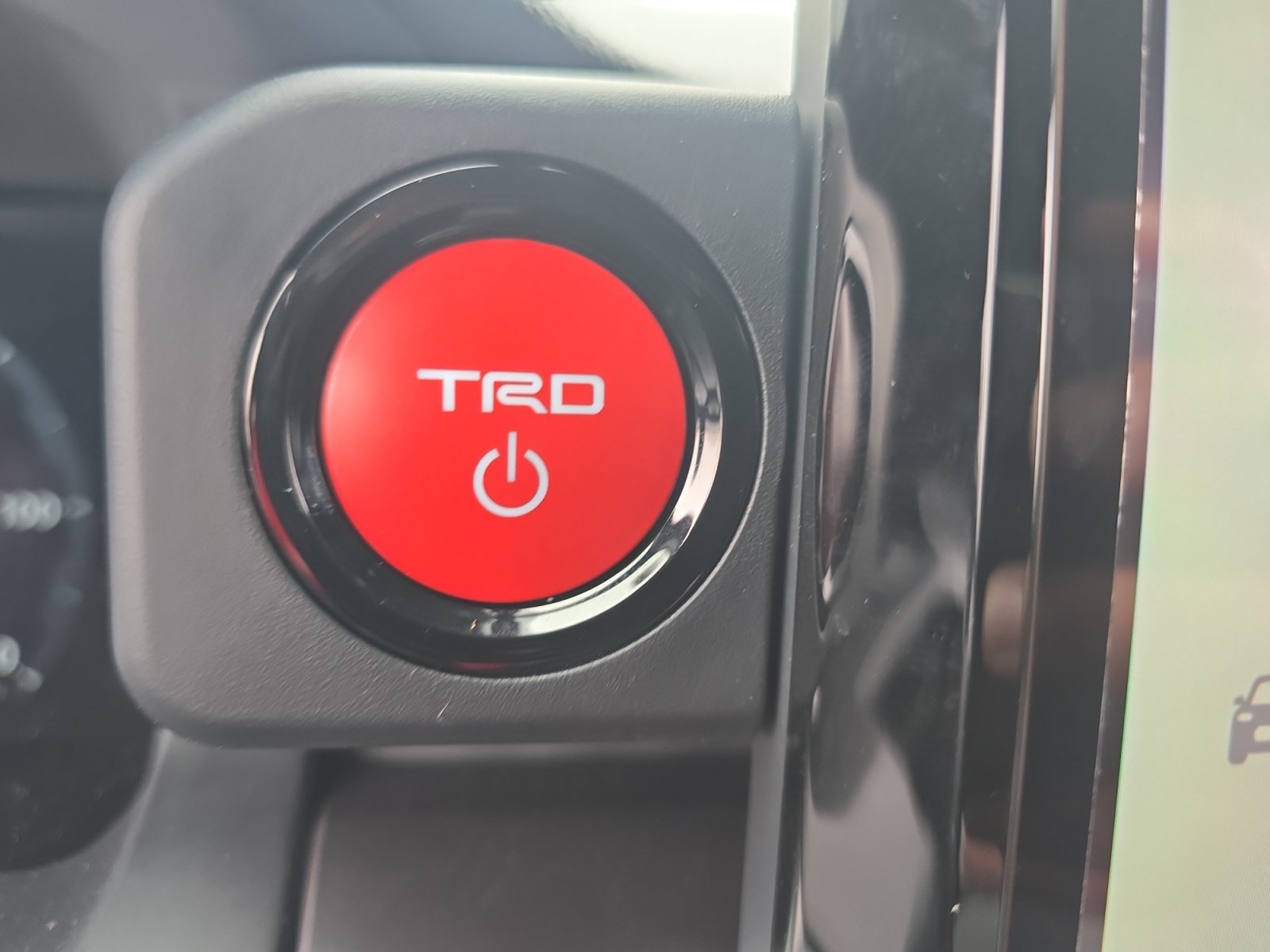 Certified 2025 Toyota Tacoma TRD Off-Road AWD/4WD image 18
