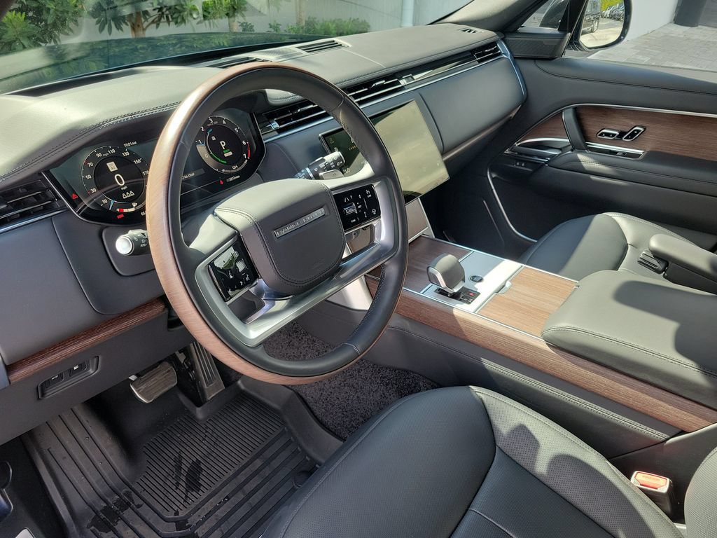Used 2025 Land Rover Range Rover Autobiography AWD/4WD image 16