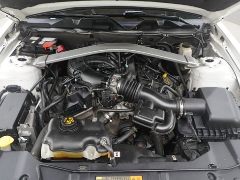 Used 2013 Ford Mustang Premium image 27