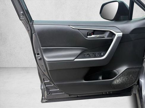 Certified 2022 Toyota RAV4 XLE w/ Convenience Package FWD image 11