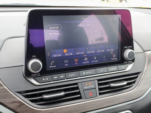 Used 2025 Nissan Altima 2.5 SV FWD image 3