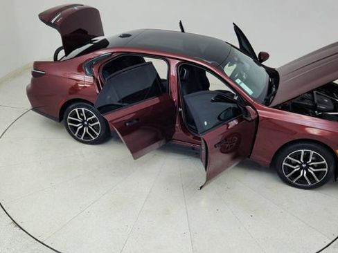Used 2025 BMW 740i image 90