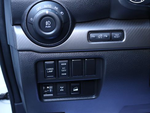 Used 2021 Nissan Titan PRO-4X w/ Pro-4x Convenience Package AWD/4WD image 13