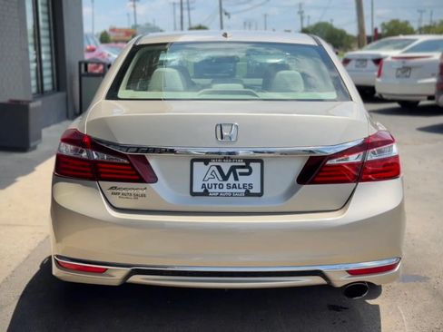 Used 2016 Honda Accord EX image 3