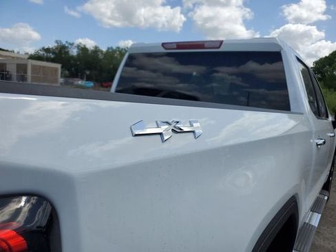 New 2026 GMC Sierra 1500 SLT image 10