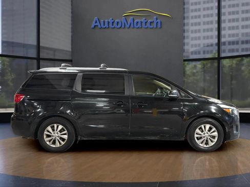 Used 2016 Kia Sedona LX w/ LX Convenience Package FWD image 12