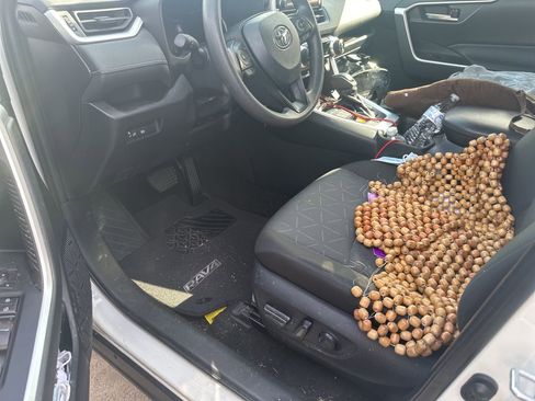 Used 2024 Toyota RAV4 XLE image 3