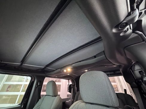 Used 2025 Jeep Wrangler Sport image 23