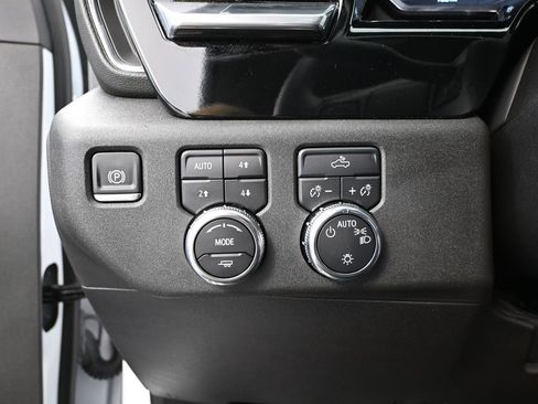 Used 2025 GMC Sierra 2500 SLE image 31