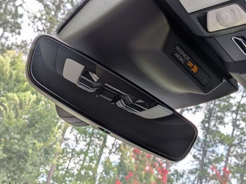 Certified 2026 Porsche Macan AWD/4WD image 18