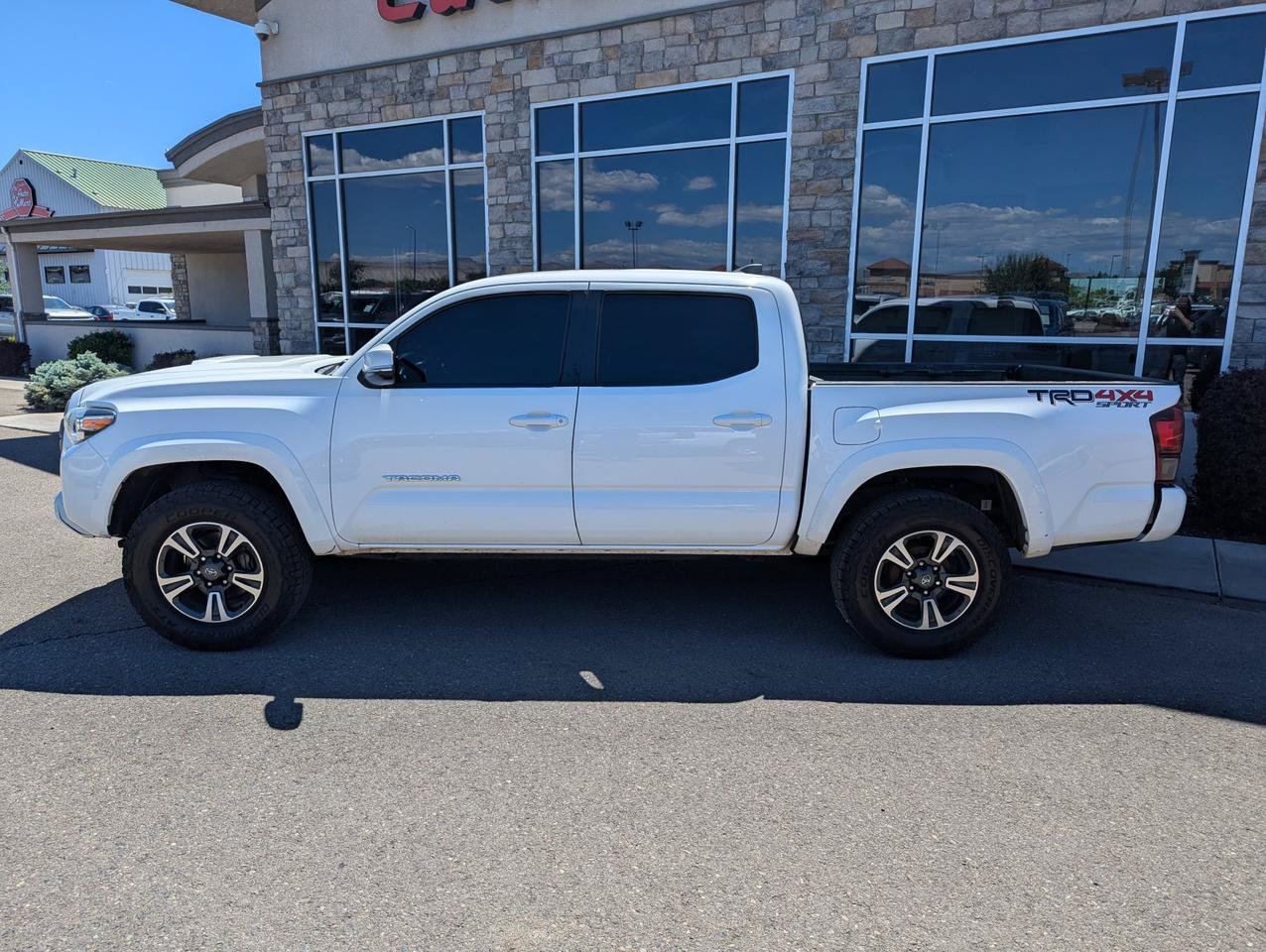 Used 2018 Toyota Tacoma TRD Sport w/ Technology Package AWD/4WD image 2