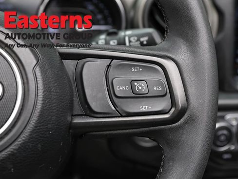 Used 2023 Jeep Wrangler Unlimited w/ Sun & Screen Package image 16