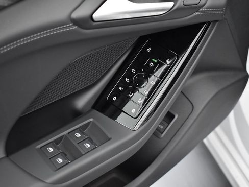 New 2025 Audi A6 e-tron Premium AWD/4WD image 6
