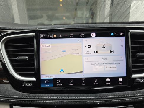 Used 2024 Chrysler Pacifica Limited image 29