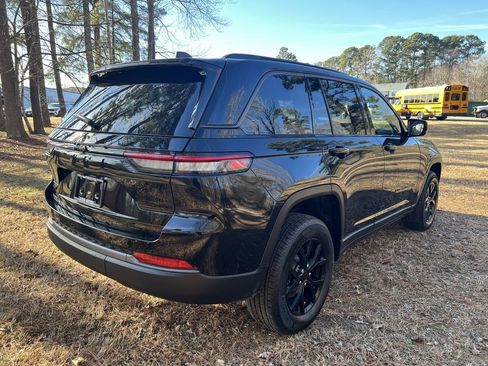 New 2026 Jeep Grand Cherokee Laredo image 3