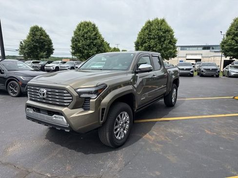 Used 2024 Toyota Tacoma Limited w/ Limited Package (LT) AWD/4WD image 3