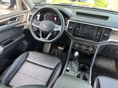 Certified 2022 Volkswagen Atlas SE w/ Panoramic Sunroof Package image 12