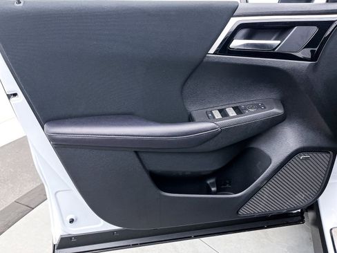 New 2025 Mitsubishi Outlander ES image 9