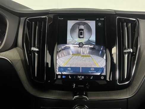 Used 2025 Volvo XC60 B5 Plus image 17