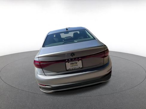 Used 2025 Volkswagen Jetta SE image 12