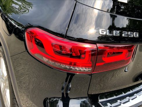 Certified 2021 Mercedes-Benz GLB 250 4MATIC image 28