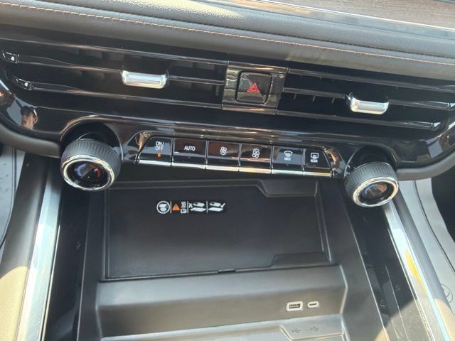 Used 2025 Chevrolet Suburban High Country AWD/4WD image 42
