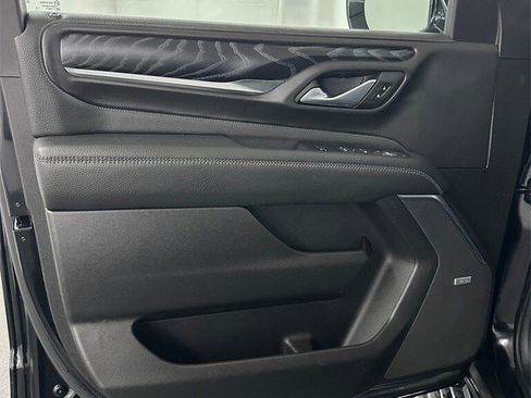 Used 2022 GMC Yukon XL Denali image 8