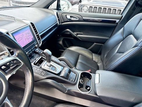 Used 2017 Porsche Cayenne S image 25